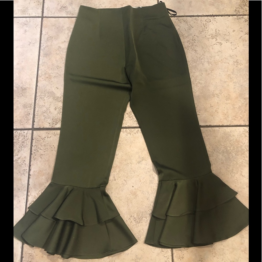 Tularosa Green Ruffle Capri Pants - Picture 4 of 15